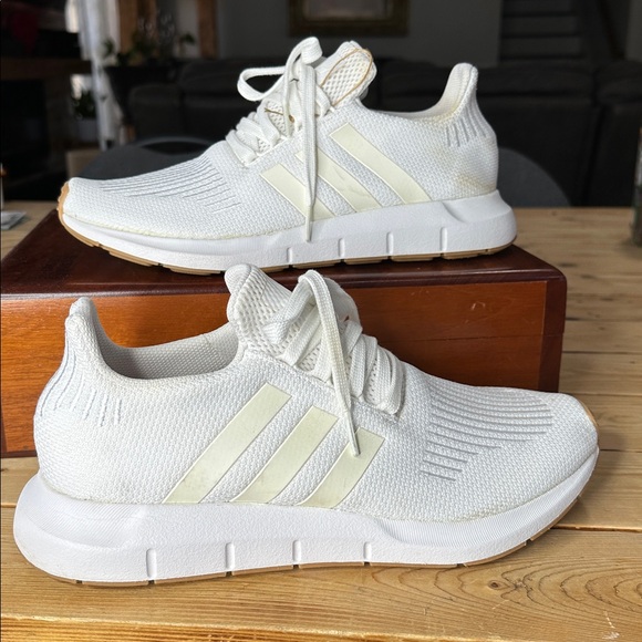 Adidas Men’s Sz 9 1/2 RUNNING-INSPIRED STYLE MEETS GO-ANYWHERE COMFORT. NWOT - Picture 3 of 8